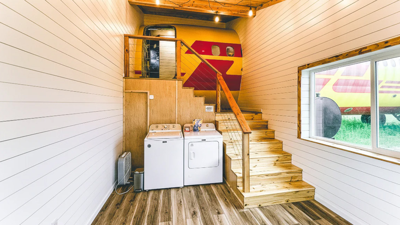 Douglas-DC-9-Airplane-House_Laundry-Room