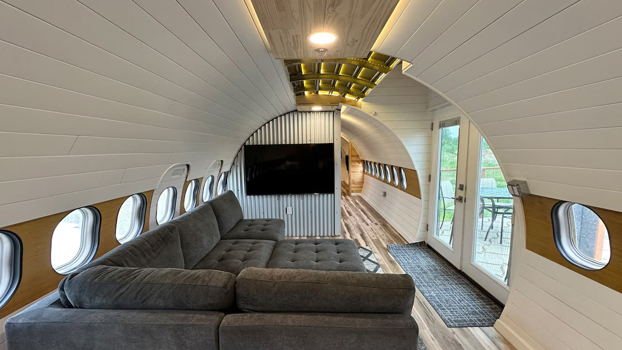 Douglas-DC-9-Airplane-House_Living-Room