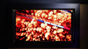 INNIX Aura Mini LED R8000 World-first Dynamic Sound Engine That Moves With You