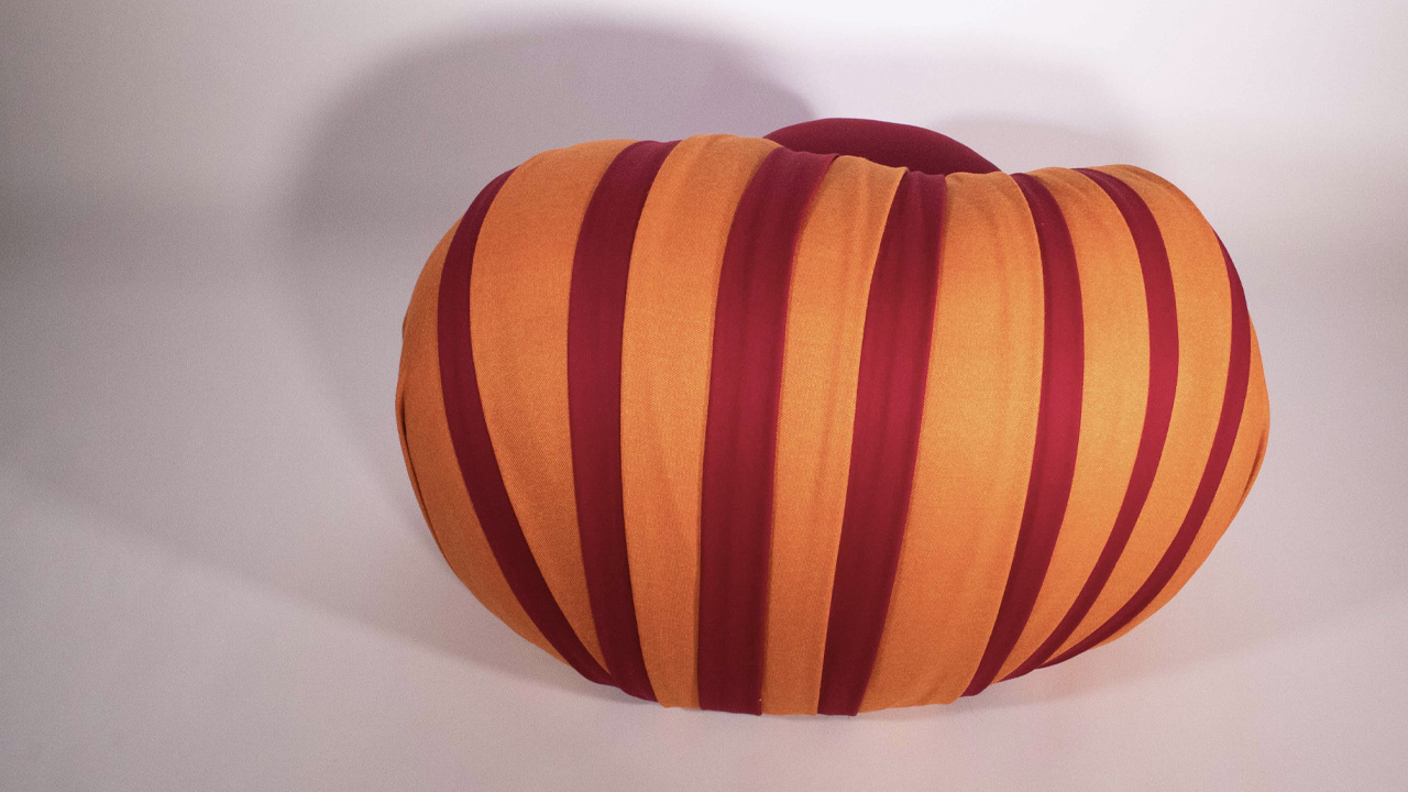 Fruto Lounge Chair by Julia Correia