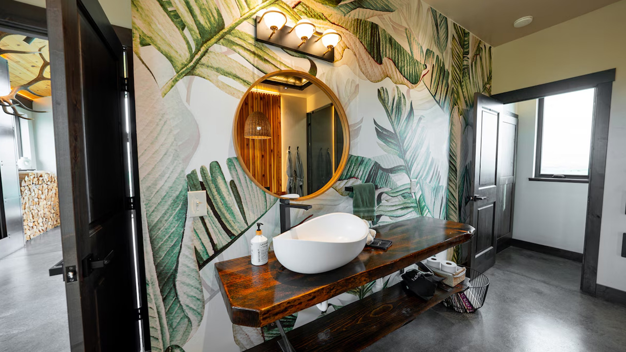 Highlander-Cabin_bathroom_1