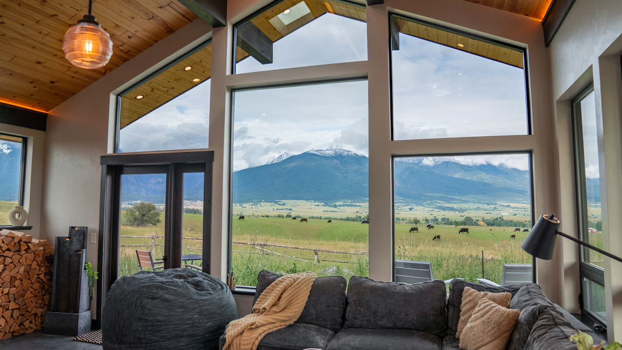 Highlander Cabin_living room_3
