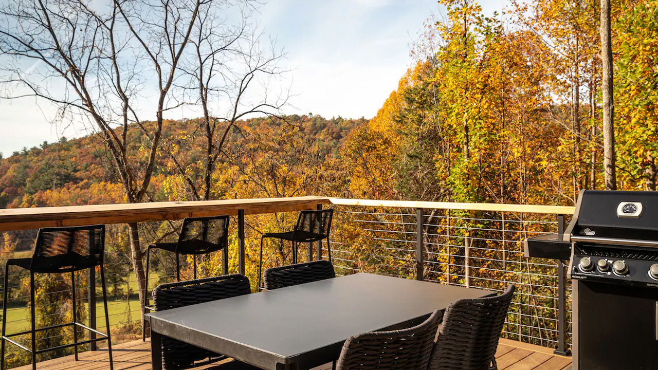 Horizon Cabin_Deck With BBQ