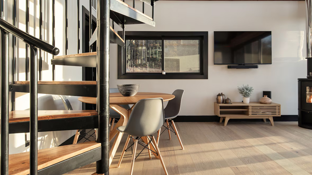 Horizon Cabin_Dining area