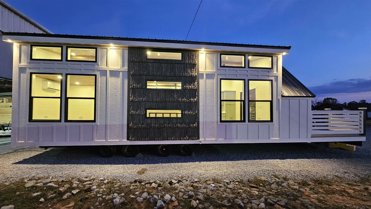 The dual material facade of Horizon tiny house