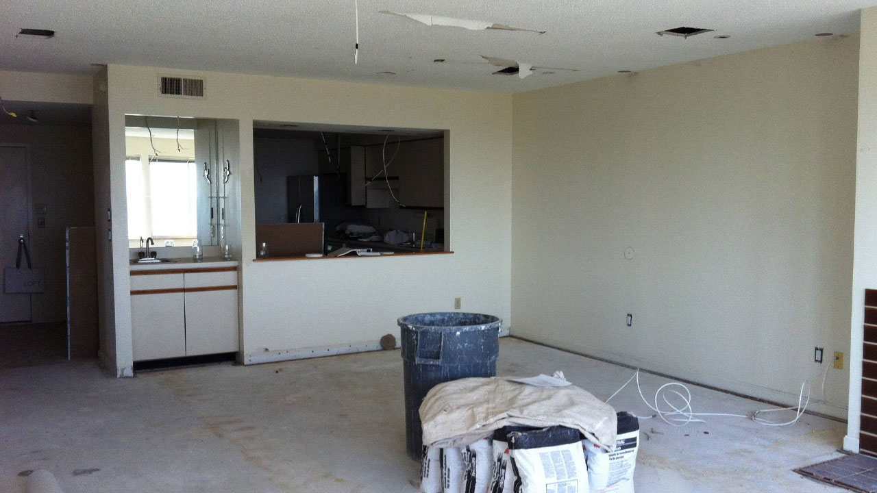 How-to-Deal-With-Water-Damage-at-Home--DIY-vs.-Professional-Repair