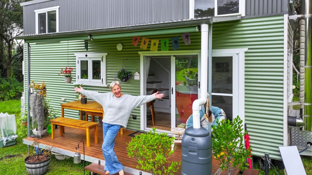 Coby’s Off-Grid Tiny House has Creatively Designed Outdoor Space With All-Season Deck Hiding Spa Bath Koby’s Tiny House Features Two Standing Lofts With Connecting Catwalk