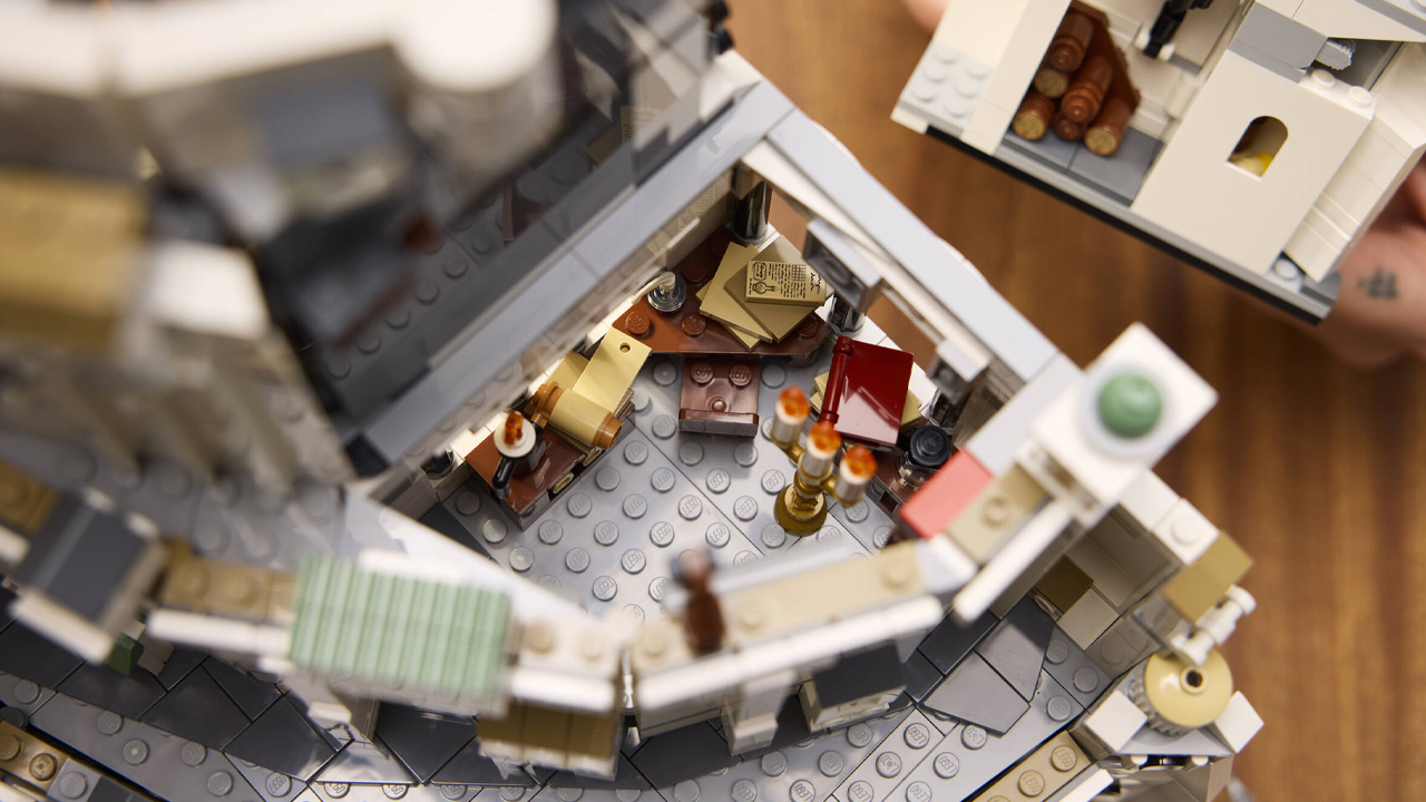 LEGO Icons The Lord of the Rings Minas Tirith set - in the castle