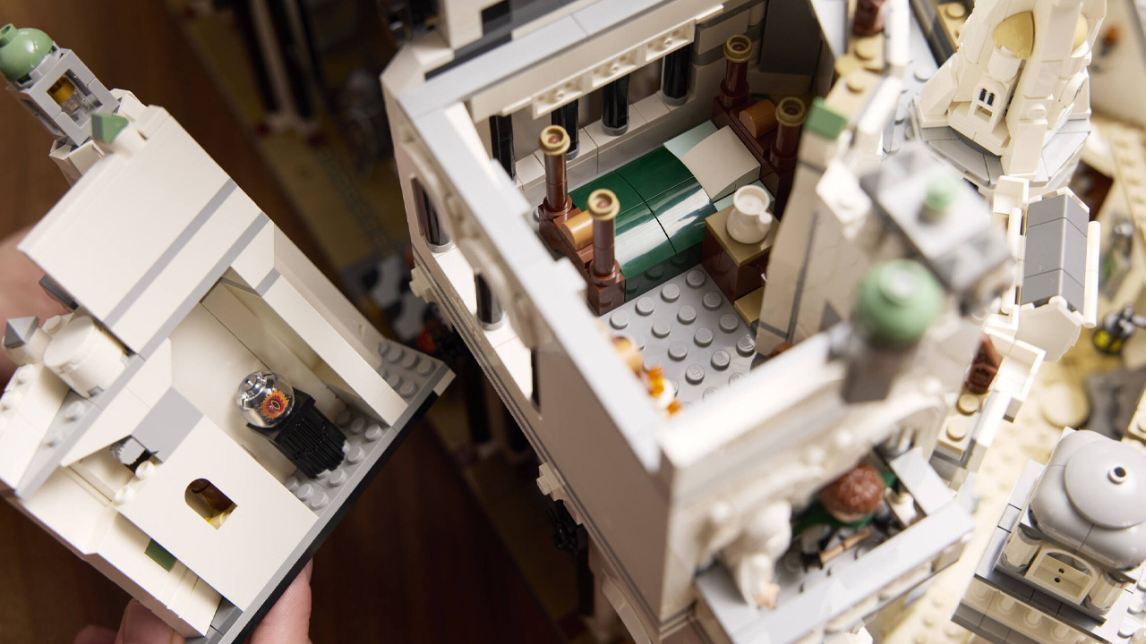 LEGO Icons The Lord of the Rings Minas Tirith set - inside the castle