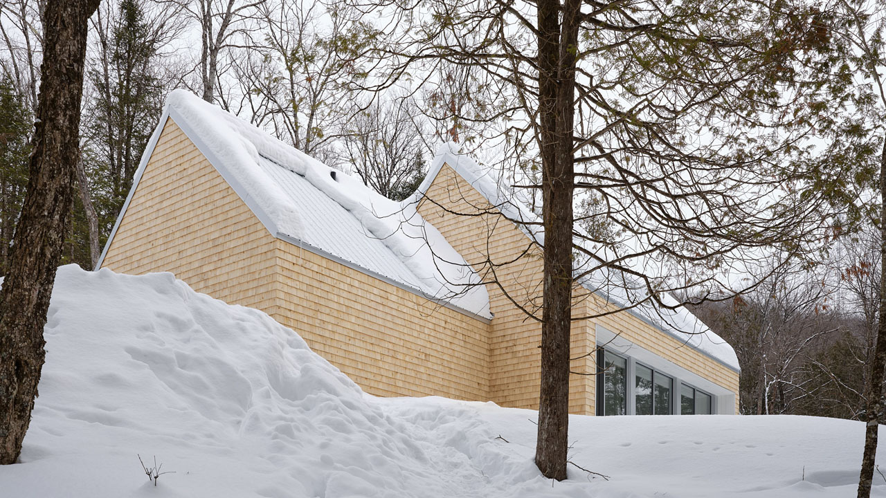 Durable house braves dense snow