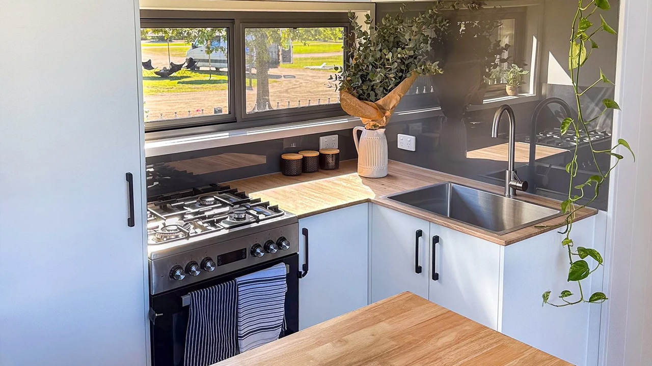 Melaleuca tiny house - kitchen 1