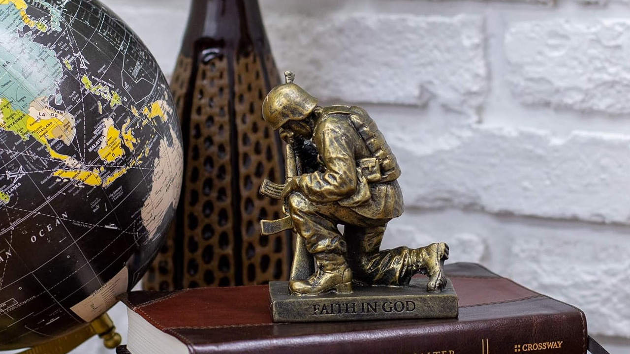 Memorial Day gifts for veterans - Dicksons Praying Soldier Figurine