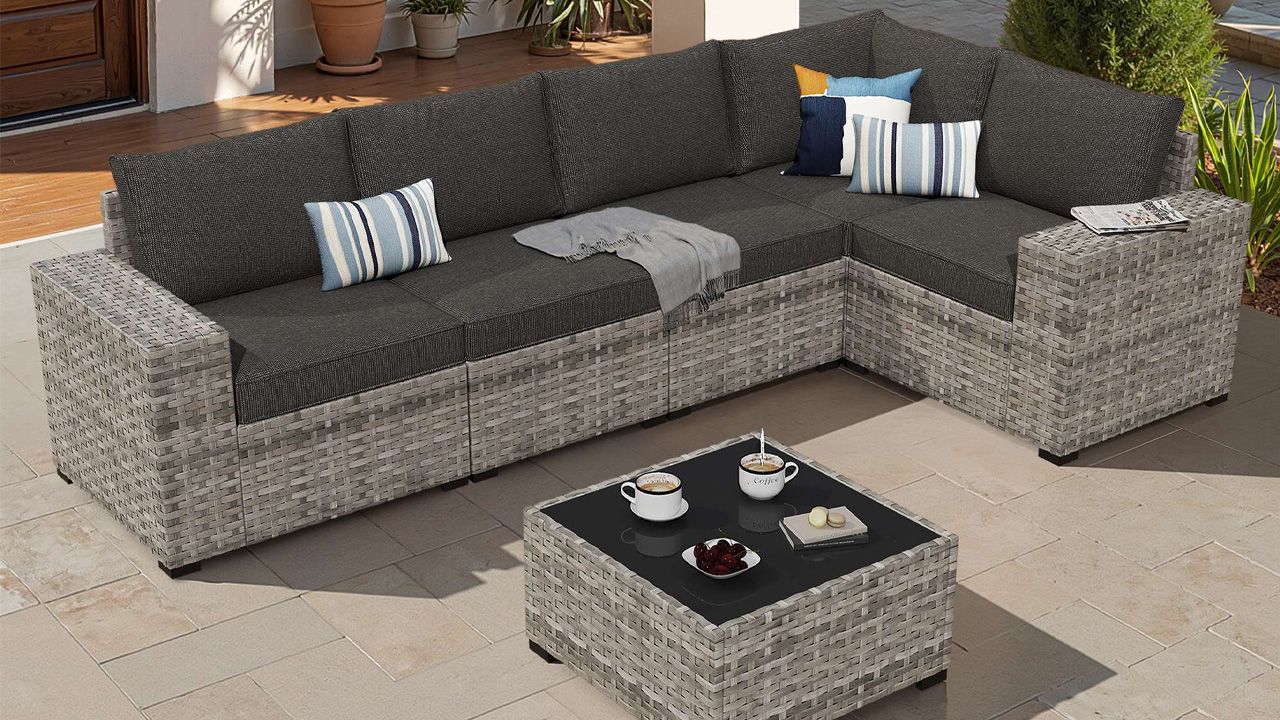 OVIOS Outdoor Sectional Sofa - 1