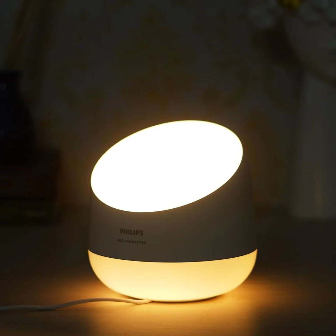 Philips Smart Lighting Expands its Portfolio With Five New Wi-Fi-Based Products-squire lamp