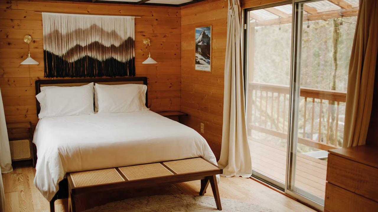 River Cabin_Bedroom