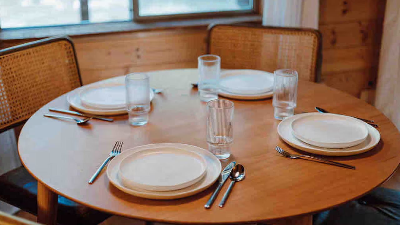 River Cabin_dining Table