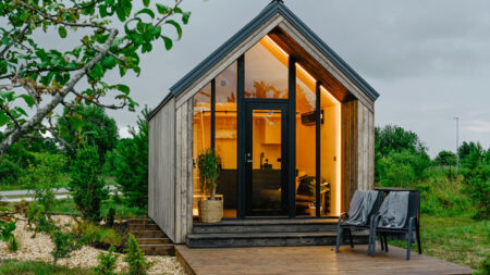 Ruum Tiny House Embraces Open Layout, Minimalist Living in Scandi-Inspired Design Ruum Tiny House_Ruum Tiny Houses