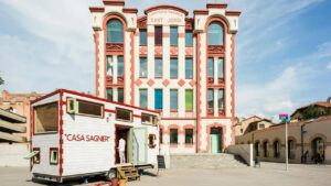Sagnier Tiny House Takes Inspiration From Enric Sagnier’s Iconic Catalan Style Building Sagnier Tiny House Takes Cues From Famous Catalan Architecture by Enric Sagnier