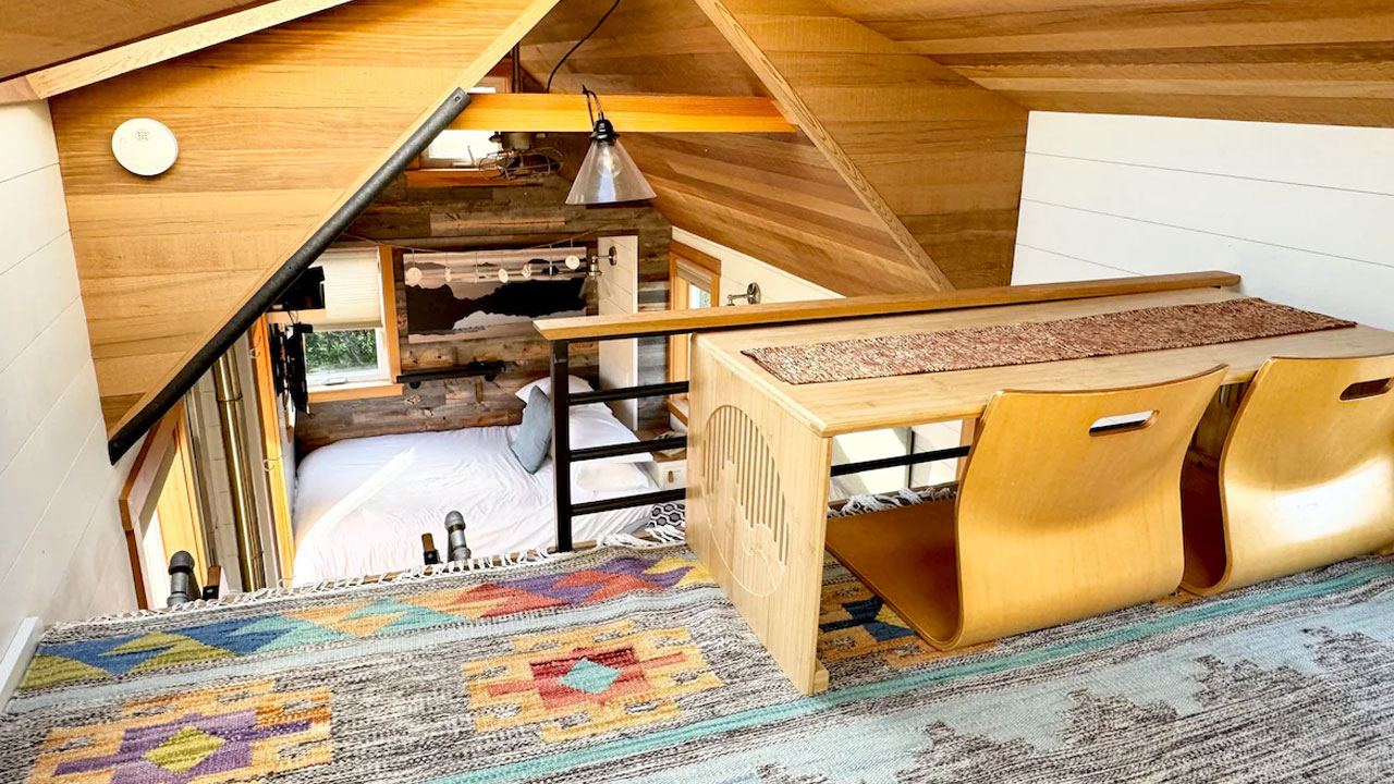 Sea-Otter-Tiny-House_Bedroom_1