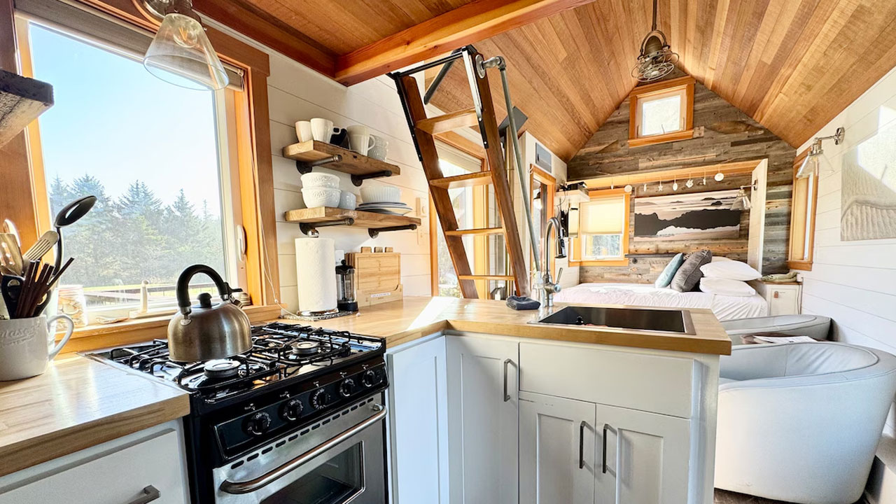 Sea-Otter-Tiny-House_Kitchen