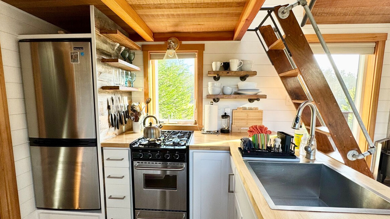 Sea-Otter-Tiny-House_Kitchen_1