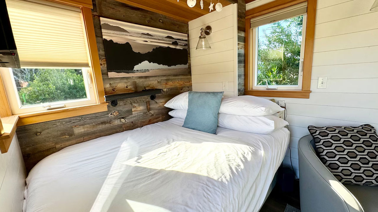 Sea-Otter-Tiny-House_Living-Room_1