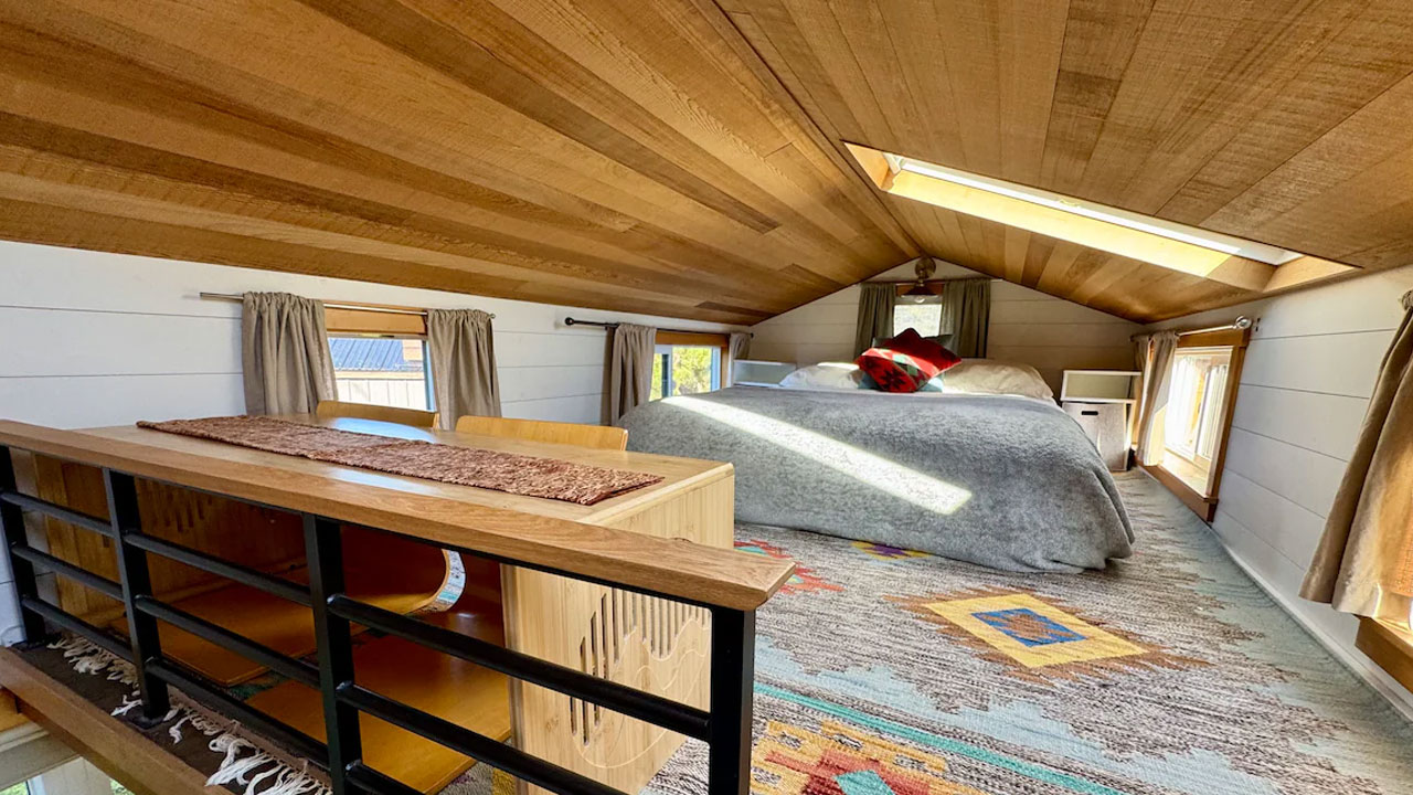 Sea-Otter-Tiny-House_Loft-Bedroom