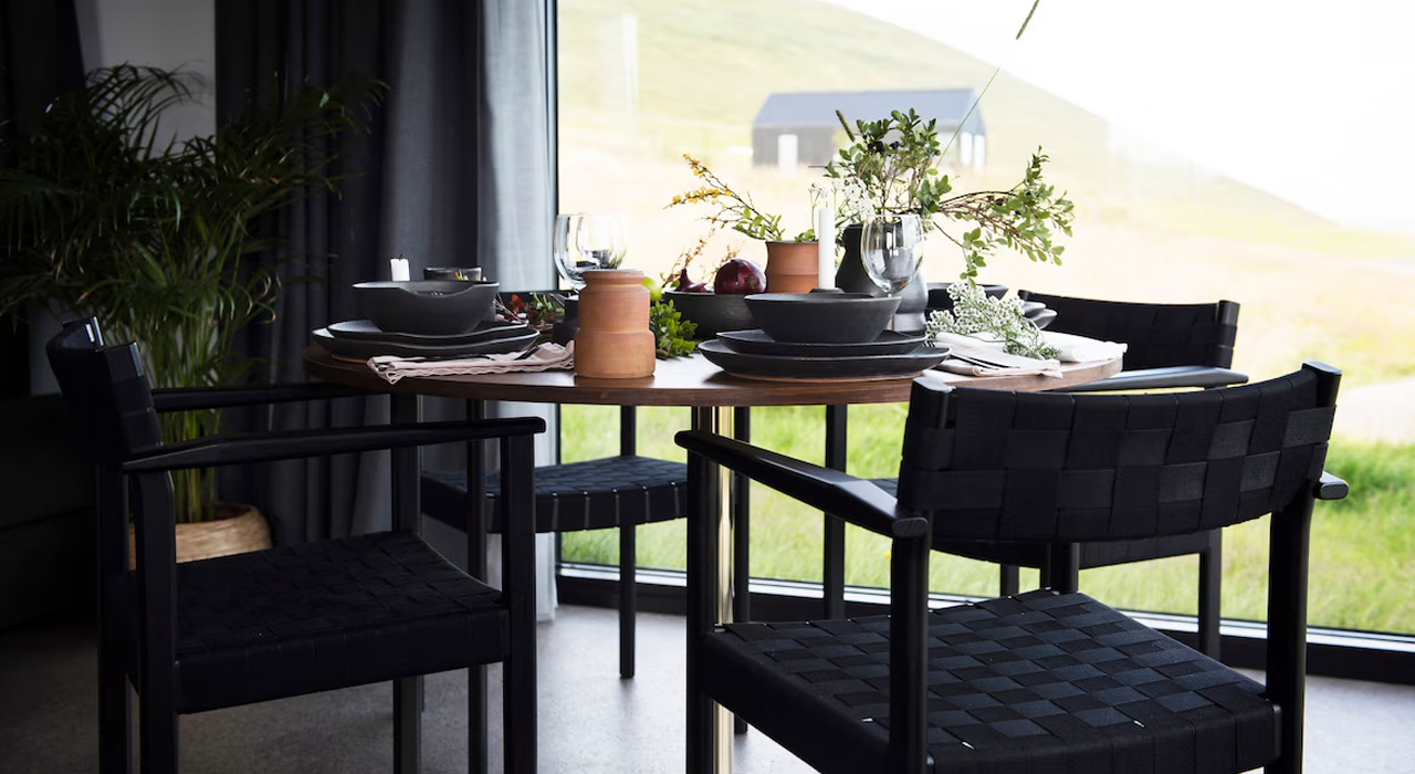 Svartaborg-tiny-house_Dining-Table