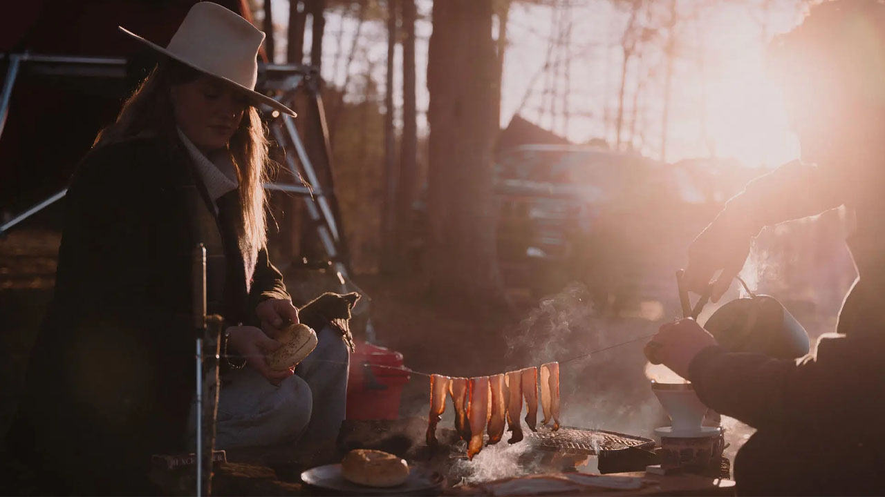 You can barbeque in wilderness to enjoy rich outdoor living experience