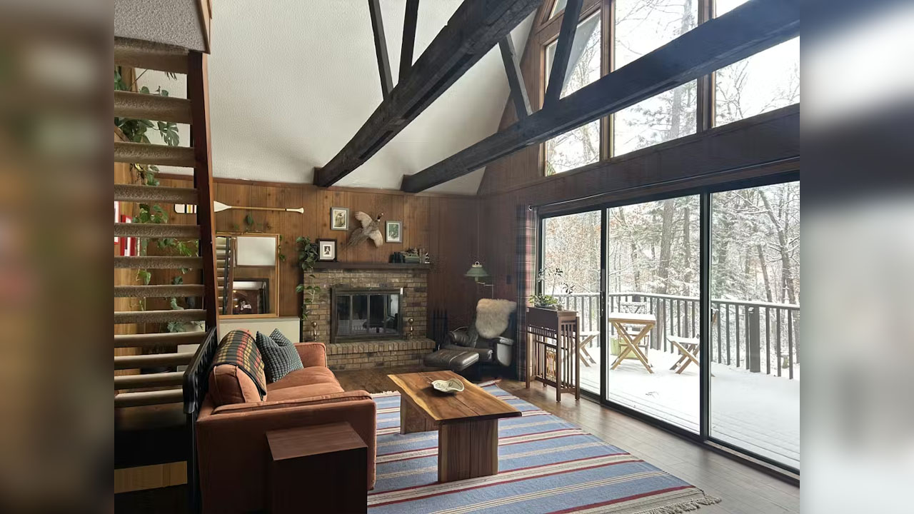 The exposed timber beam elements in the main living space.
