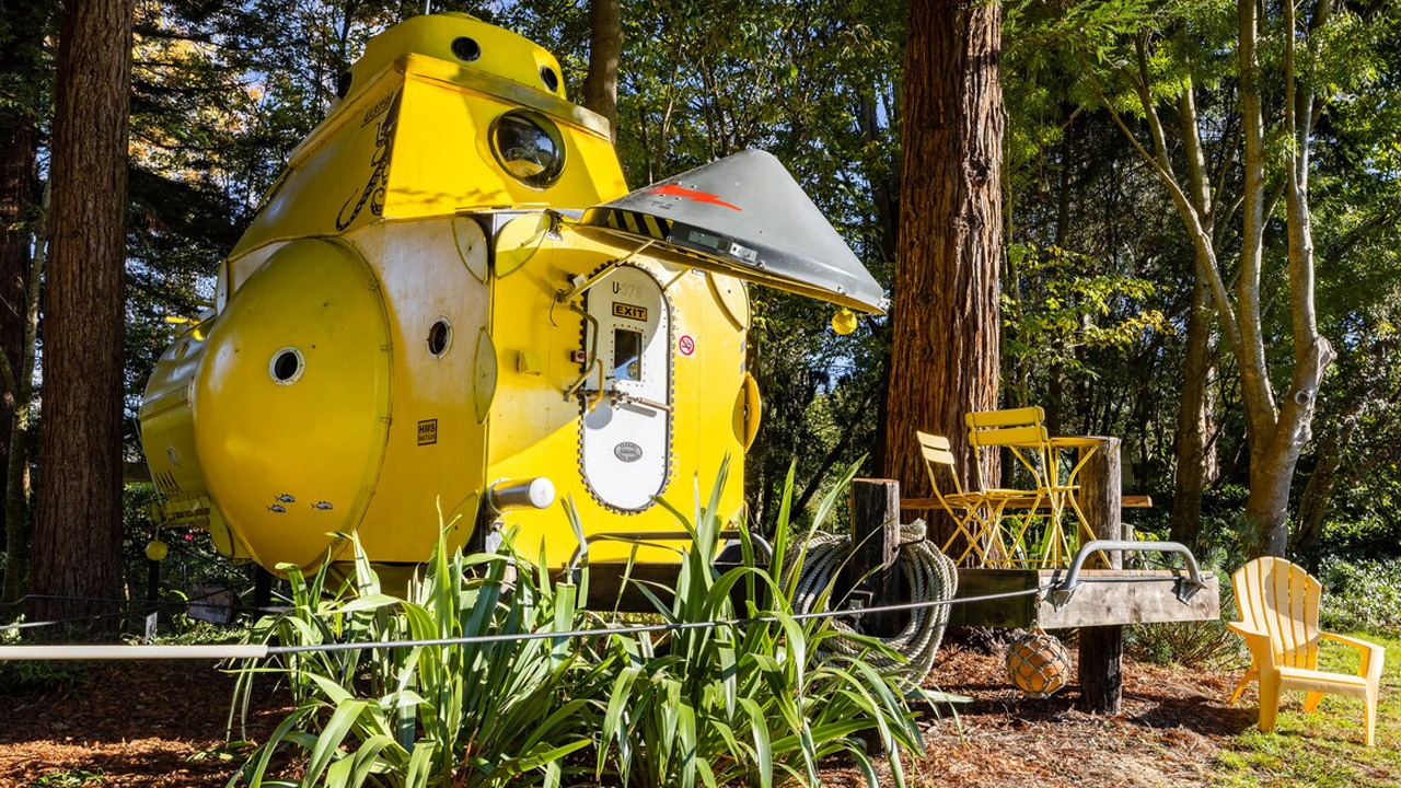 Yellow Submarine Stay_Exterior