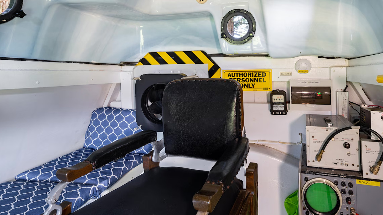 Yellow Submarine_Captain's Control Room