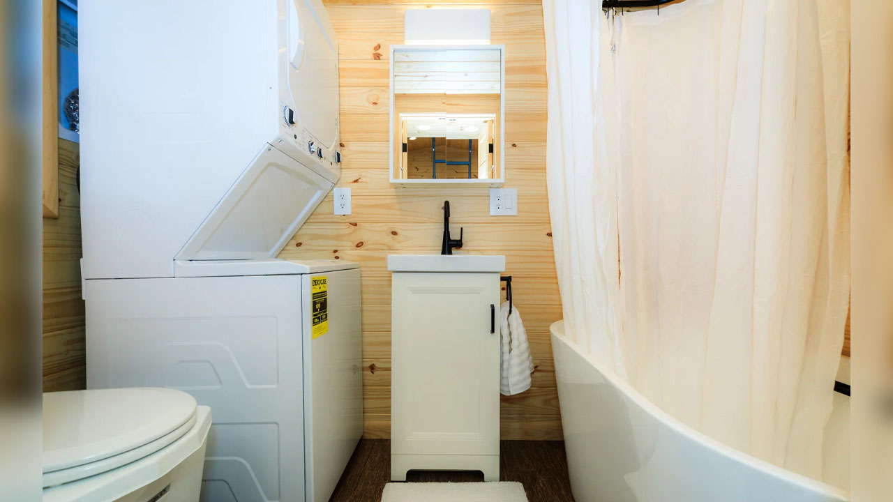 The white and light wood color material palette remains same throught the interior