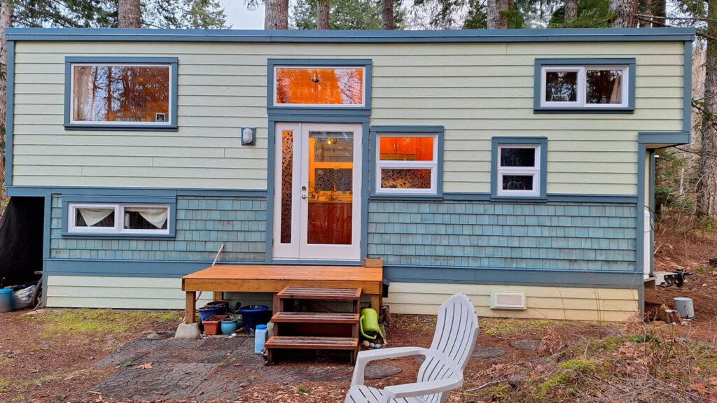 28 ft. Space-Efficient Brackenwood Tiny House Flaunts Loft Lounge and Two Bedrooms 28 ft. Space-Efficient Brackenwood Tiny House Fits Lofted Lounge and two Bedrooms in 360 sq. ft. Layout
