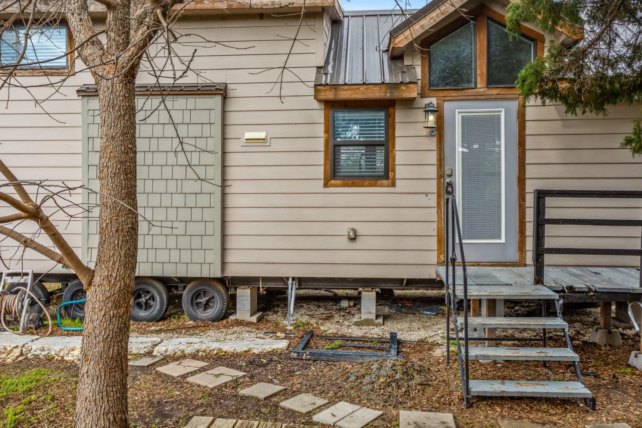 $44k tiny house_Exterior