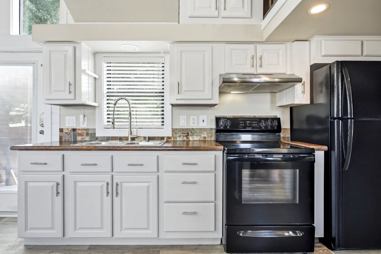 $44k tiny house_Kitchen