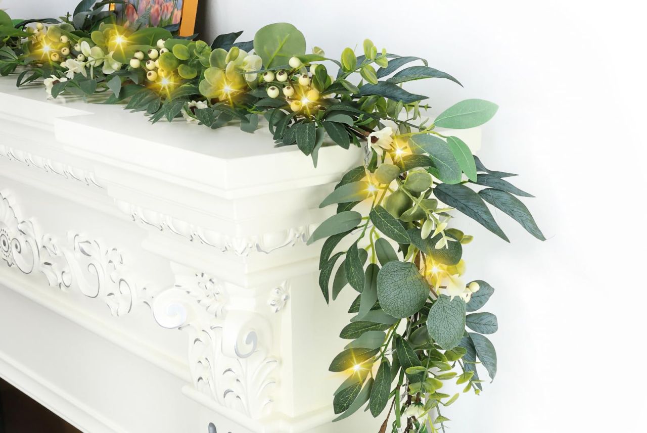 Artgar Eucalyptus Garland with Lights