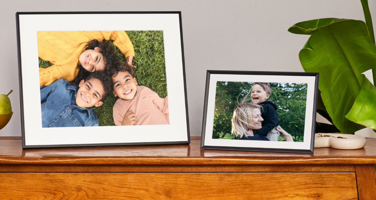 Aura Carver Digital Picture Frame