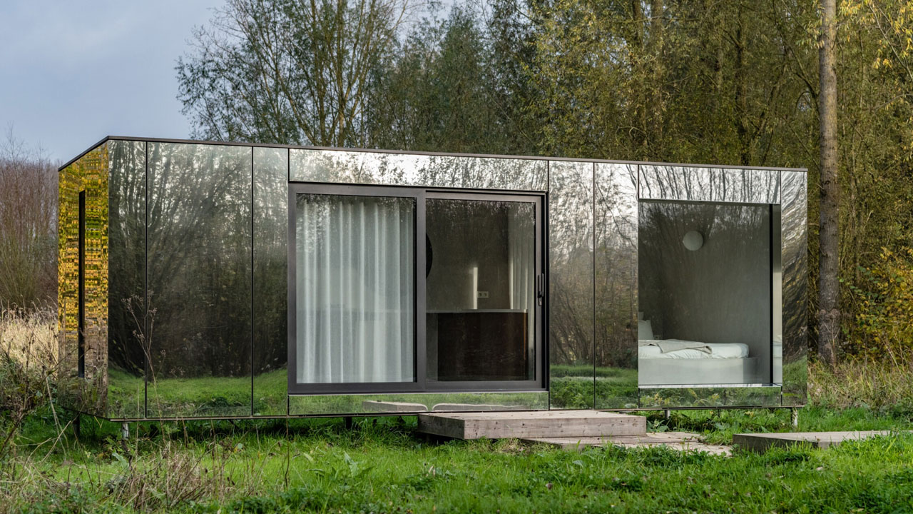 B&B tiny house by EXOBOX