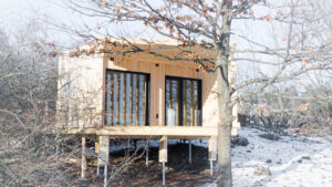 $48k Off-Grid Cubeco Tiny House Appears to Float Above Ground for Better Views and Privacy CUBECO Tiny House