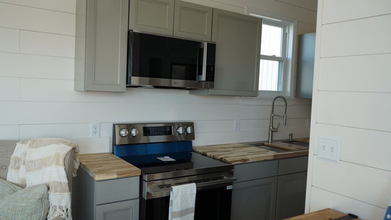 The electric stove with oven fits snug between the two countertops