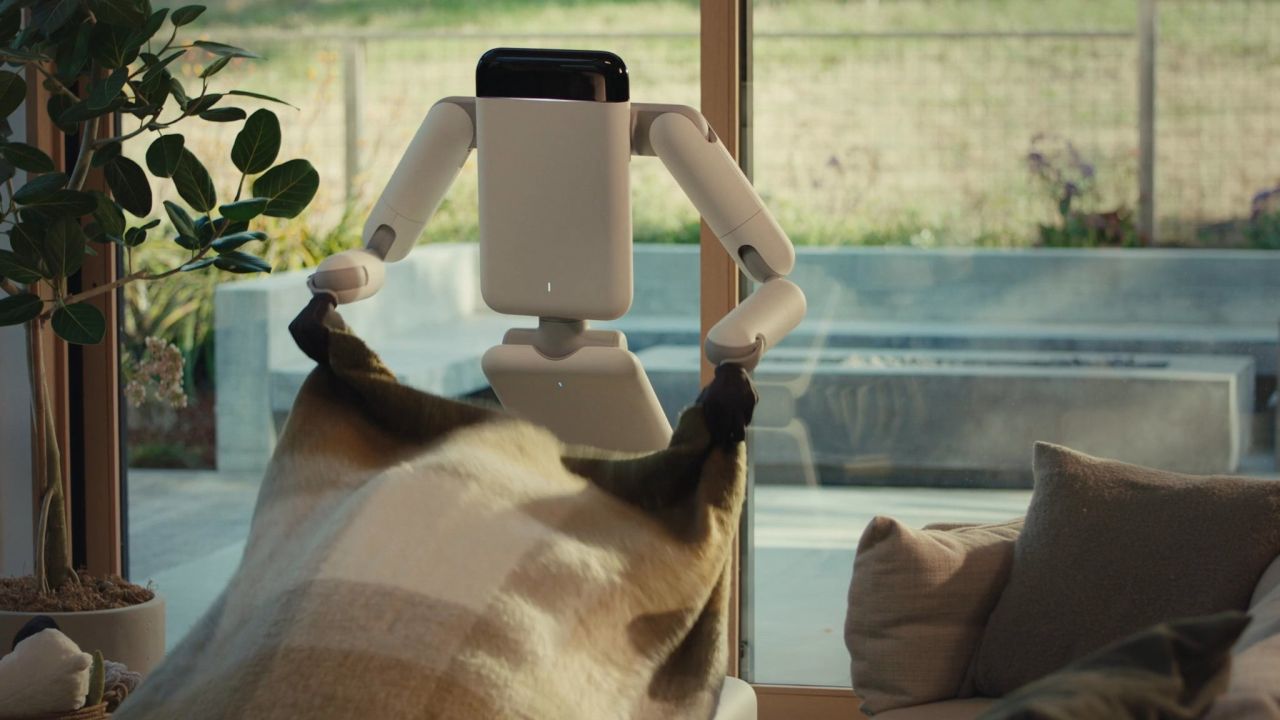 Eno Home Robot folding clothes