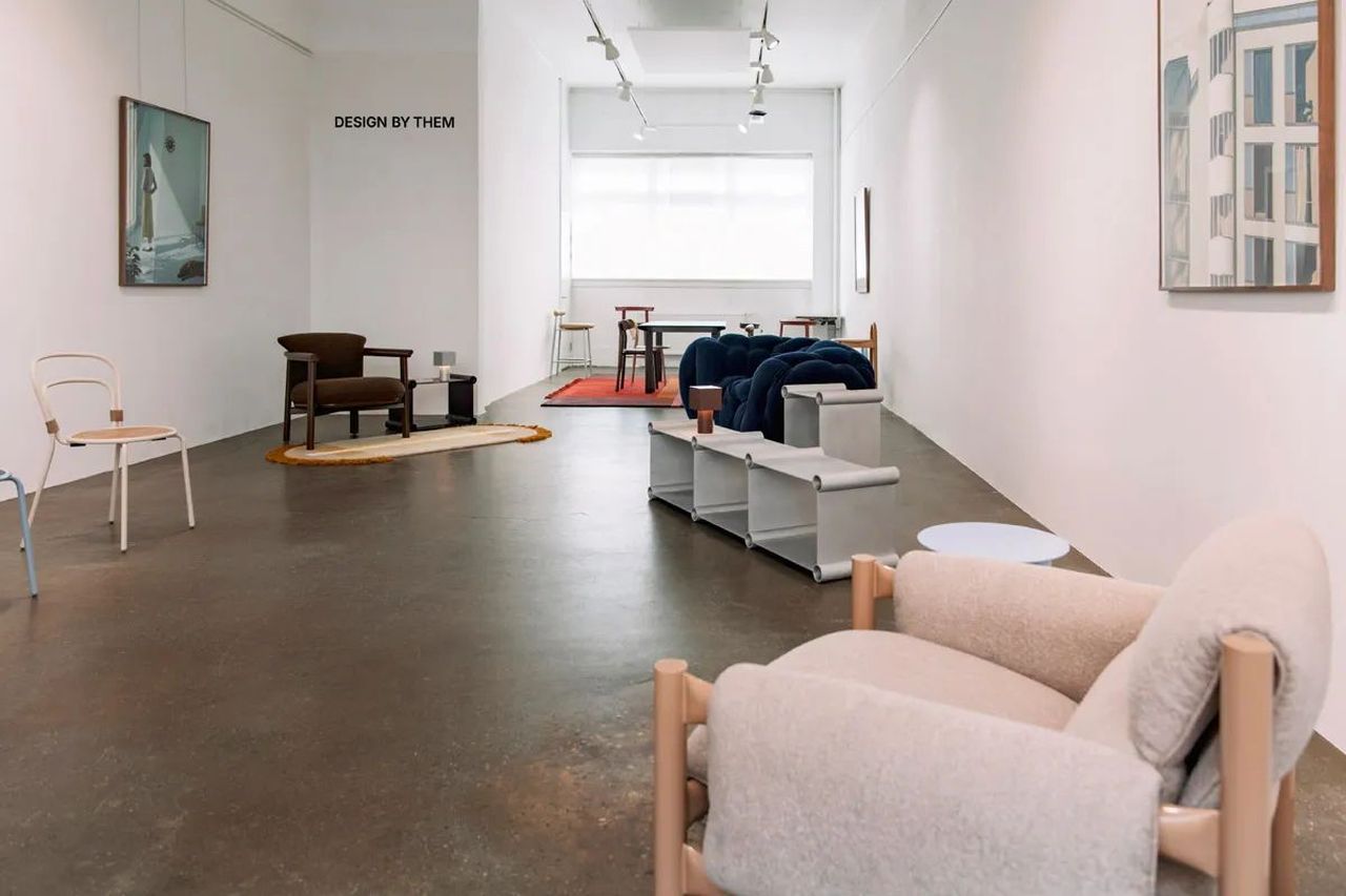 Field Chair by Adam Goodrum Combines Two Distinctive Materials