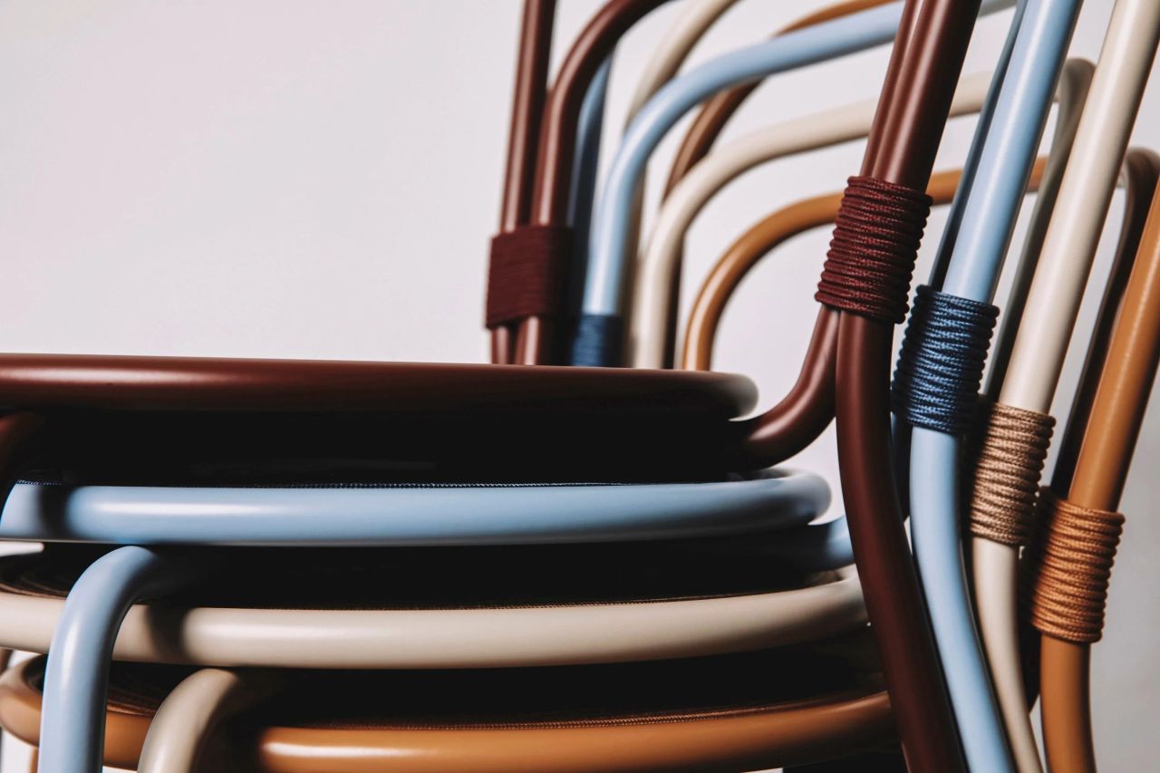 Field Chair by Adam Goodrum Combines Two Distinctive Materials