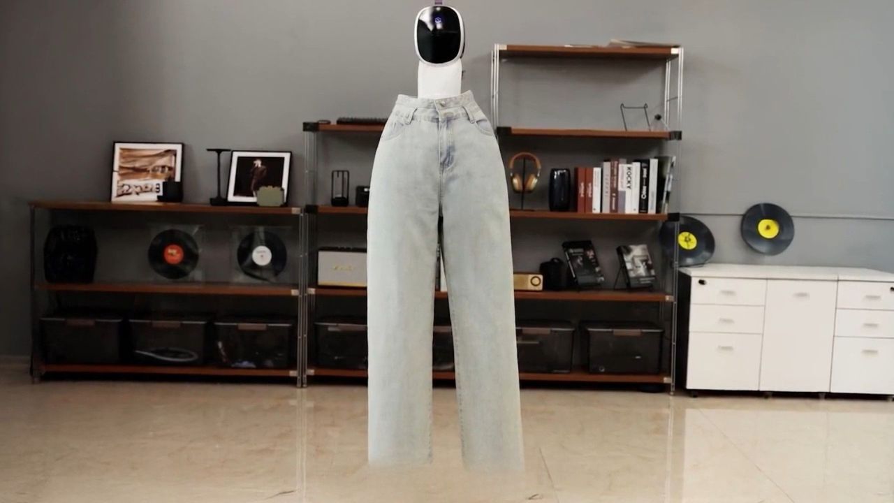 Foldryn Hands-Free Clothes Dryer Dries and De-Wrinkles Clothes in Minutes