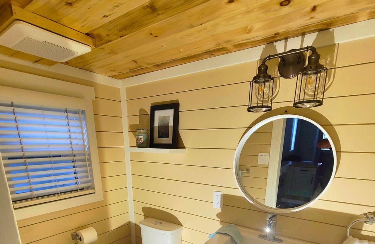 Fraser Bear Tiny House_Bathroom