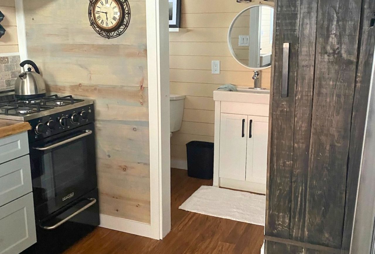Fraser Bear Tiny House_Bathroom_1
