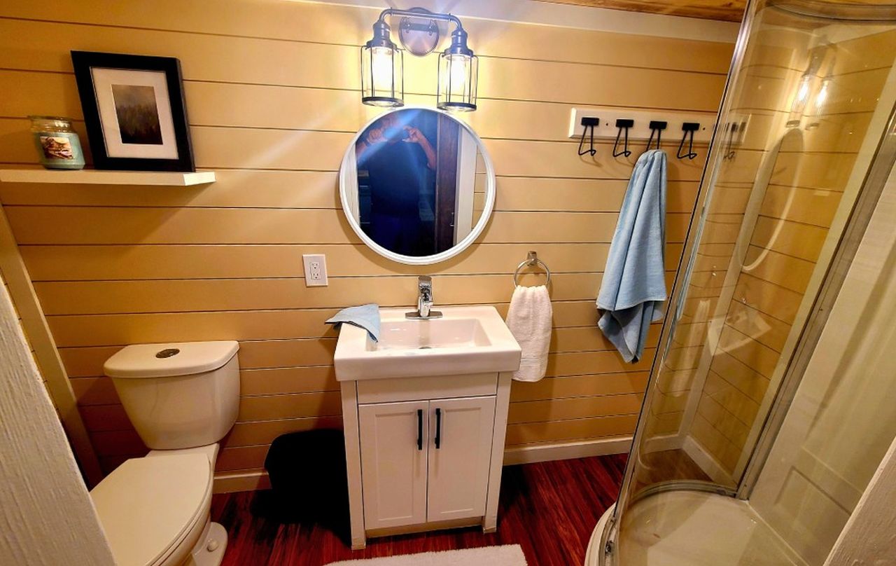 Fraser Bear Tiny House_Bathroom_2