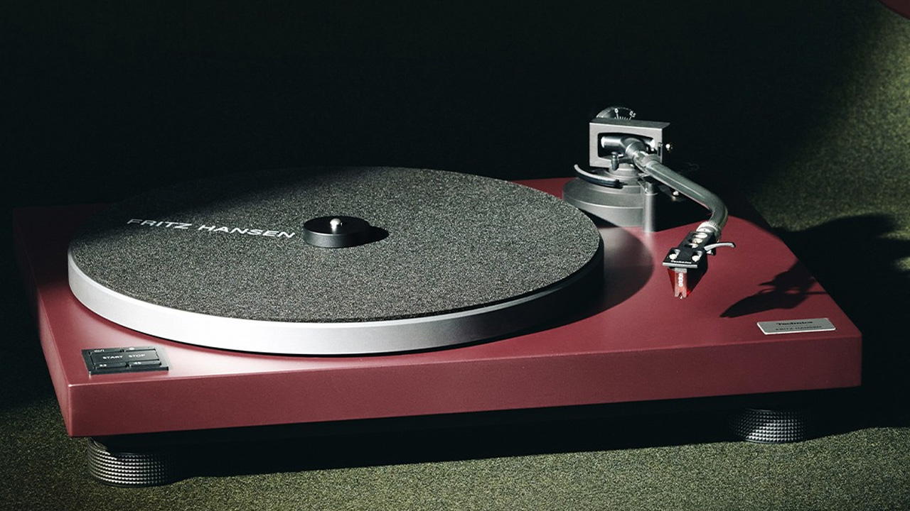 Fritz Hansen x Technics Turntable and lamp