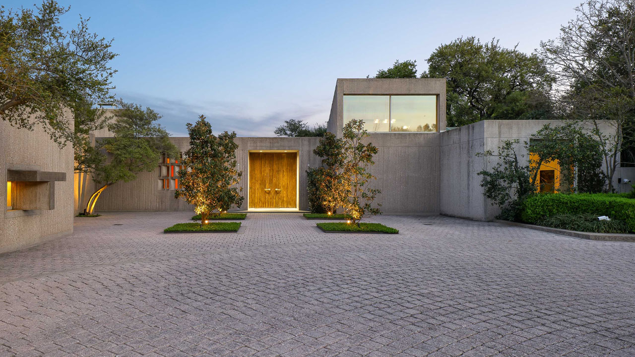 The granite terrace complements the concrete façade